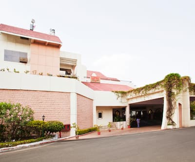 https://imgcld.yatra.com/ytimages/image/upload/t_hotel_yatra_city_desktop/v1391054235/Domestic Hotels/Hotels_Bhopal/Hotel Lake View Ashok/Facade~396.jpg